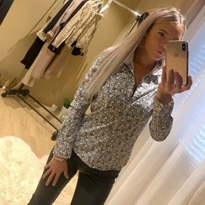 Shirt with designs white and dark blue